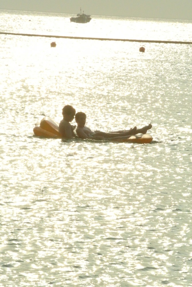 Vincent and Gigi playing in the water at Chung Hom Kok on Mother's Day.