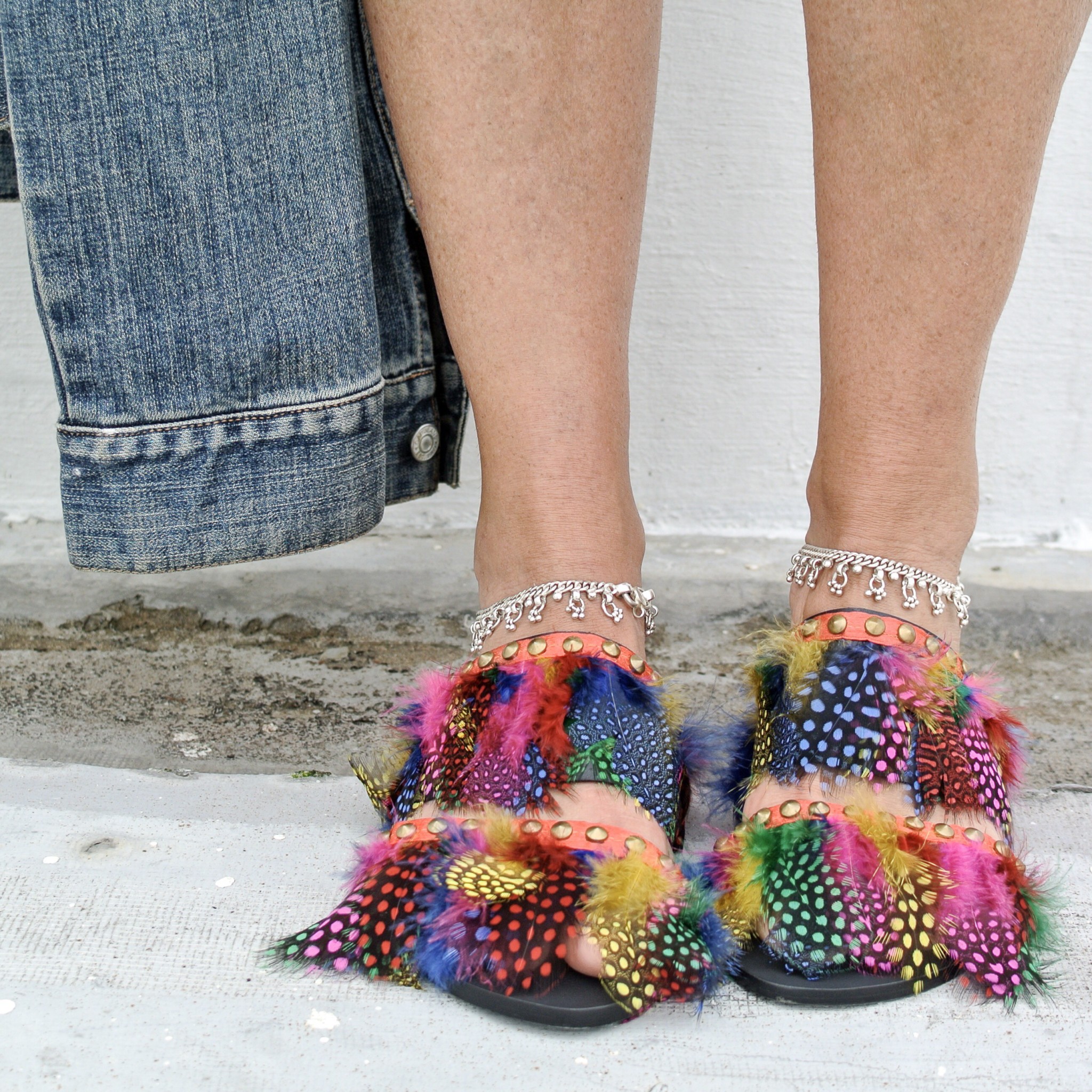 DIY: Colorful Feather Slides - Kremb de la Kremb